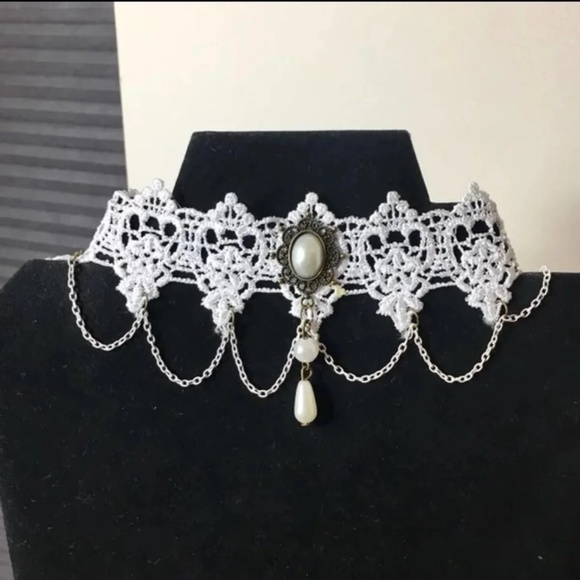 Jewelry - 3/$25 ** White Lace Victorian Choker NWOT